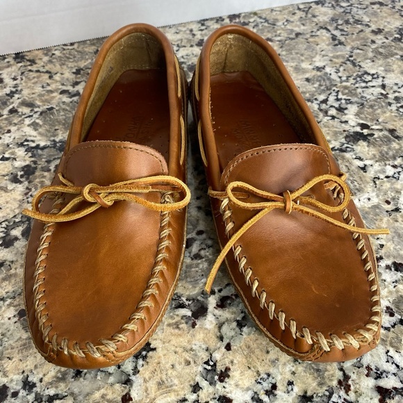 Minnetonka Men's Essential Driver  Moccasin Chestnut 7 - Picture 1 of 10